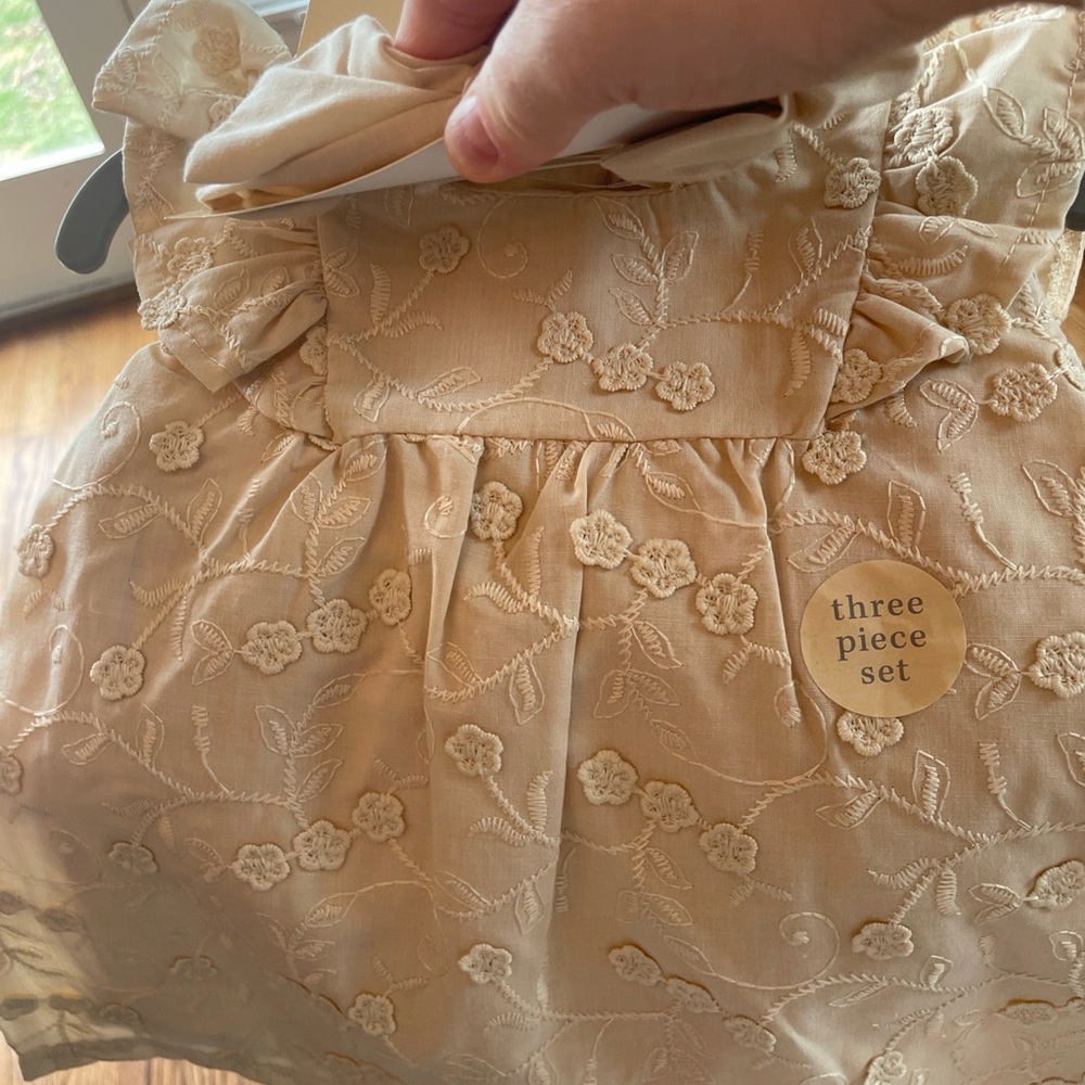 Snug Baby Girls 6-9m Beige/tan Dress Set With Bow, Dress And Bloomers - Picture 2 of 4